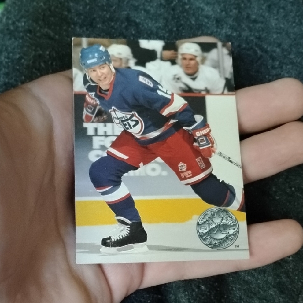 #136 Pat Elynuik - Winnipeg Jets - 1991-92 Pro Set Platinum Hockey